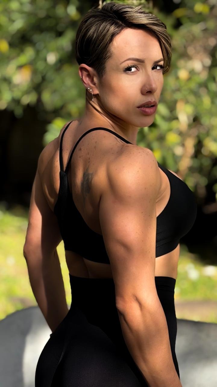 Mujer entrenando con el método Deurafit